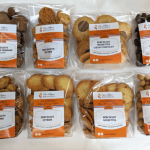 Sachets de biscuits artisanaux variés emballés.